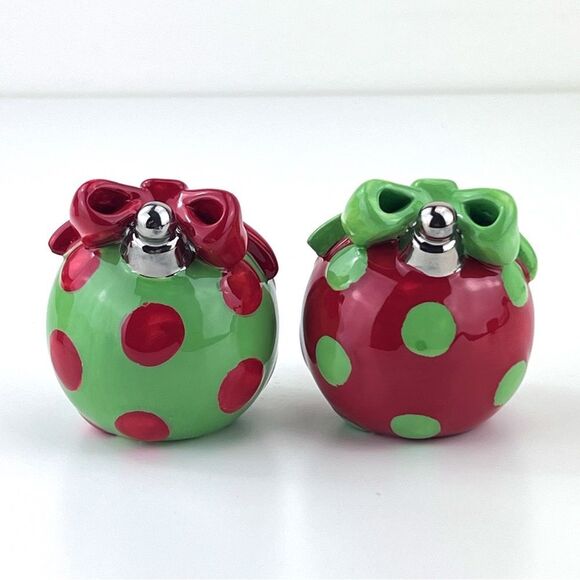 Burtone BURTO Christmas Ornament Shaped Red And Green Salt And Pepper Shakers - Picture 6 of 11